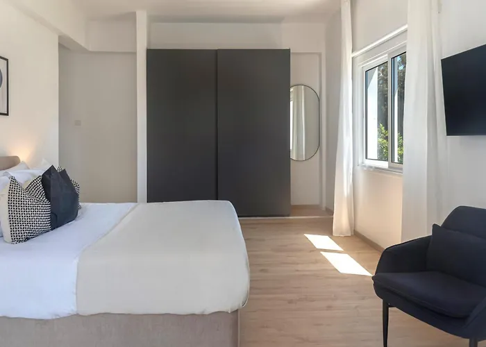 Phaedrus Living Breeze Residences Urbanity *