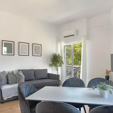 Phaedrus Living Breeze Residences Urbanity *