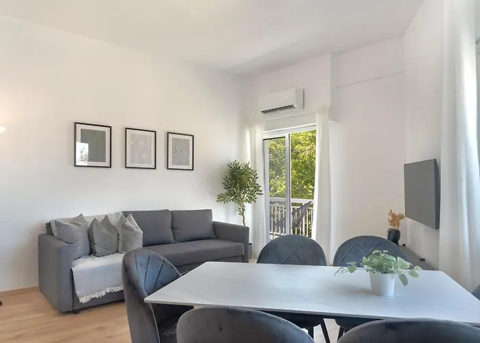 Phaedrus Living Breeze Residences Urbanity *